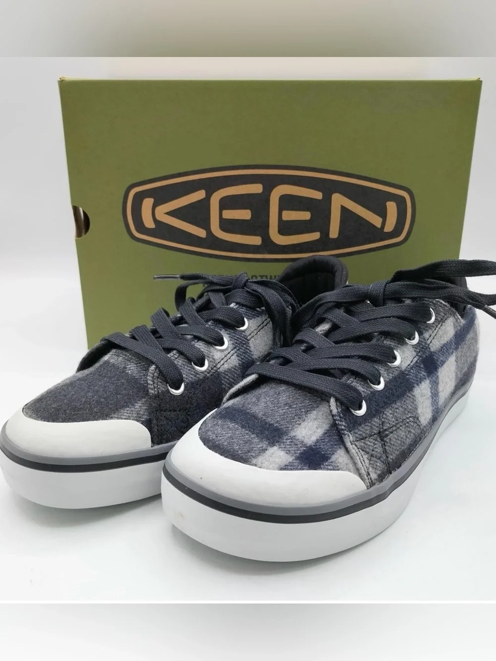 KEEN Elsa III Plaid Wool Sneakers Black Gray Size 9